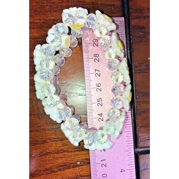 Vintage White Daisy Crystal Stretch 3.5 Inch Length Bracelet! - Picture 7 of 7